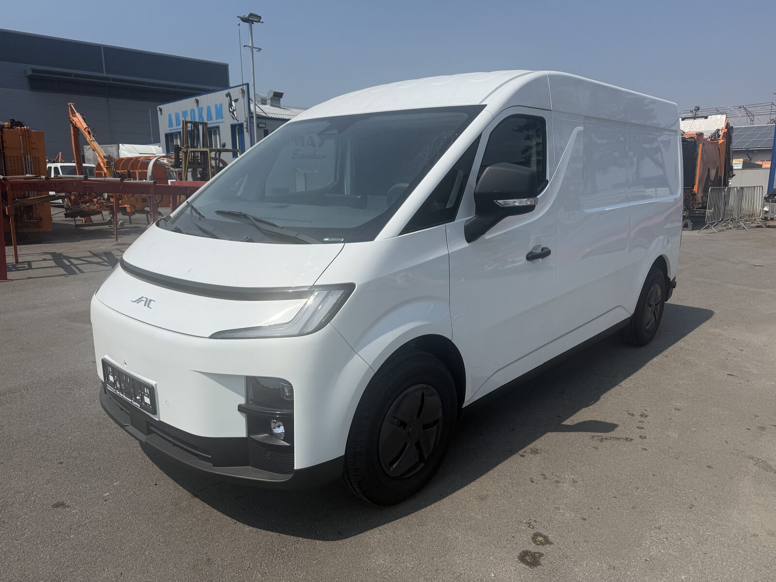 JAC e-Sunray Pro — electric van