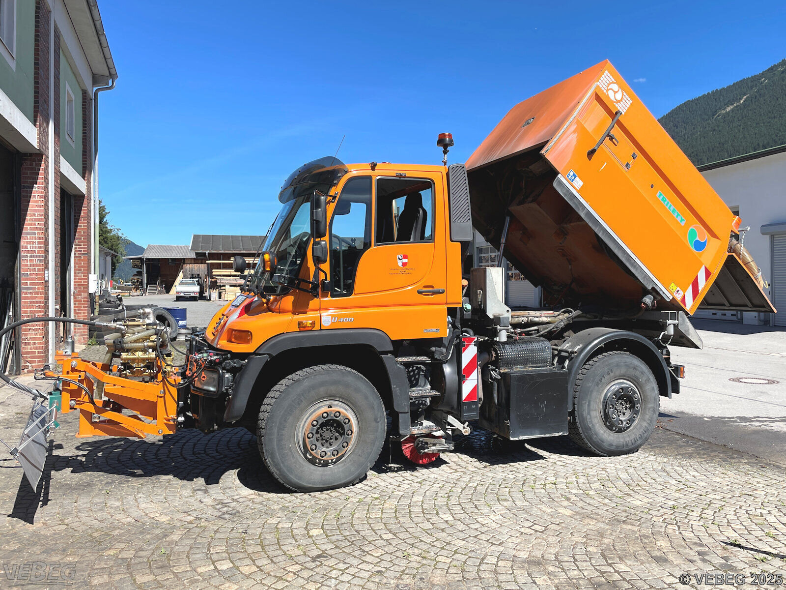 Mercedes-Benz Unimog — road sweeper
