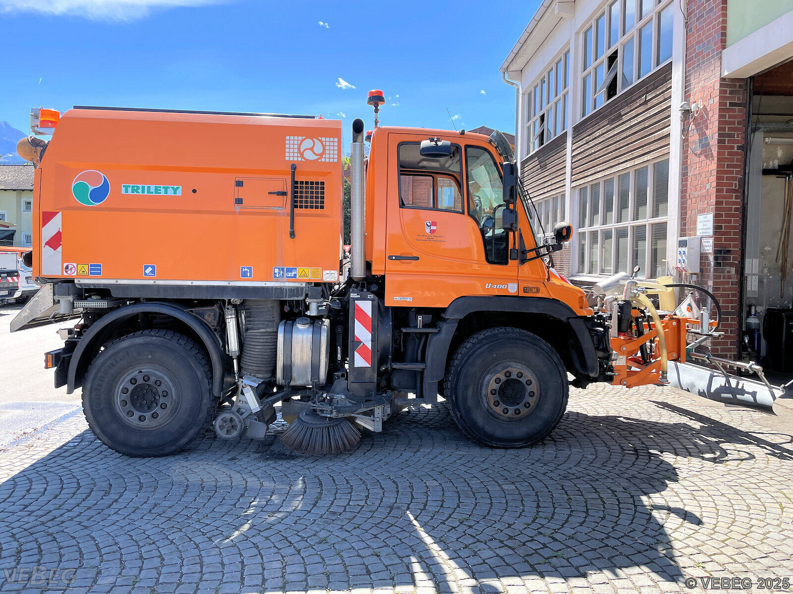 Mercedes-Benz Unimog — road sweeper