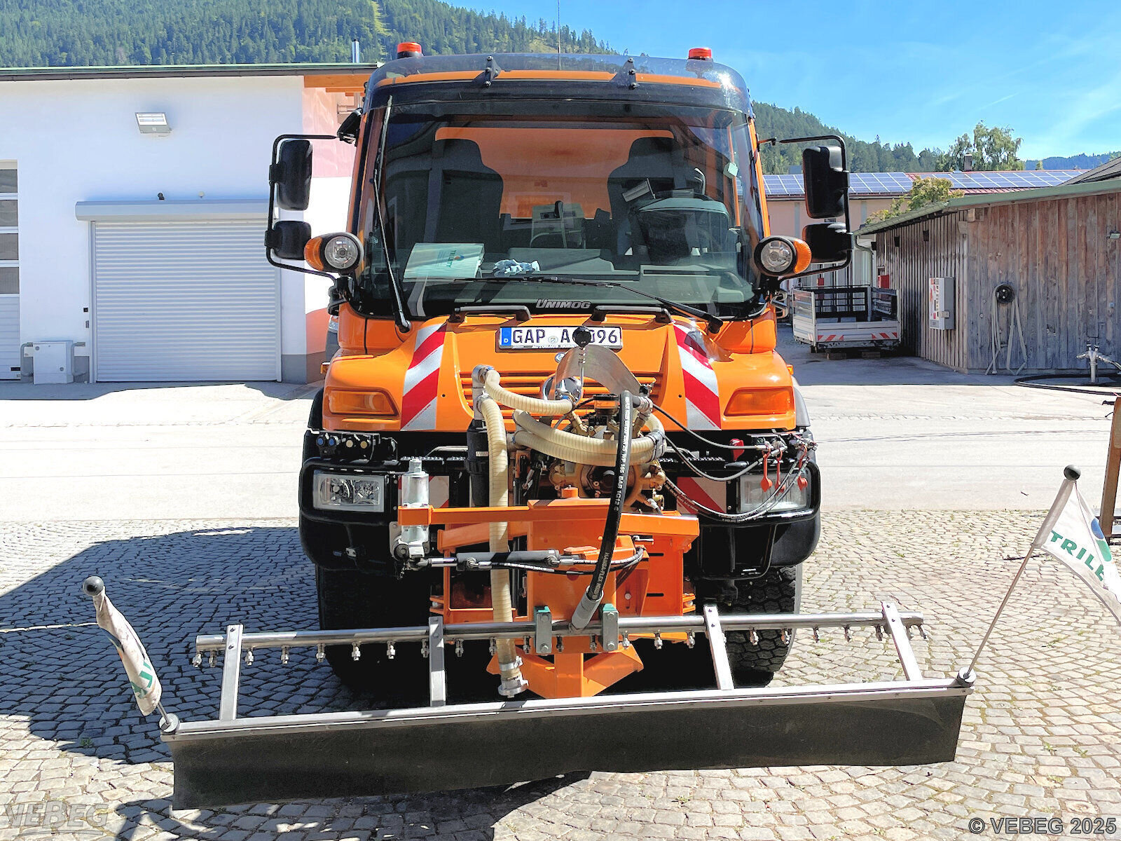 Mercedes-Benz Unimog — road sweeper